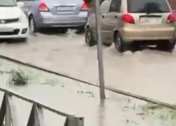 В Сочи сильный ливень парализовал движение в селе Веселое и Адлере