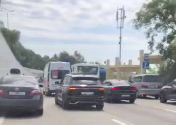 В Сочи туристы жалуются на пробки: «Море остынет, пока доедешь»