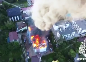 Крупный пожар в СНТ «Альпинист» в Сочи: эвакуировано 50 человек