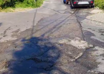 В Сочи на Лысой Горе несколько дней хлещет фонтан из водопровода