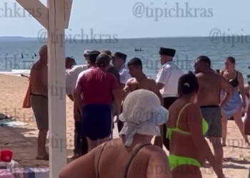 «Приставал к девочкам»: на пляже в Голубицкой задержали мужчину с ножом