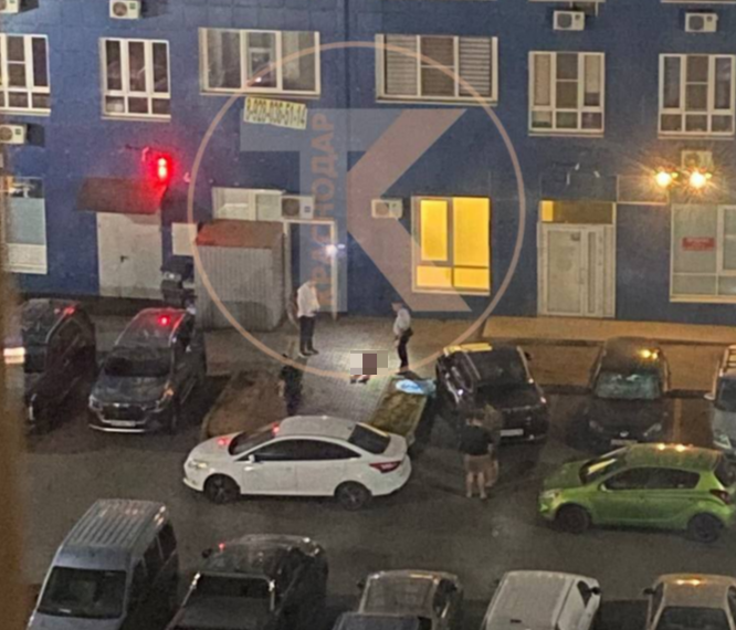 В Краснодаре ночью погибла выпавшая из окна многоэтажки женщина