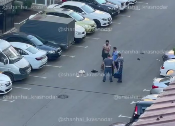 В Краснодаре двое жестоко избили мужчину, а затем угрожали очевидцу