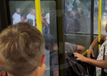 В Сочи на остановке сняли на видео массовую драку