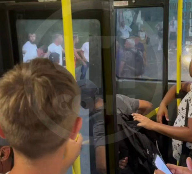 В Сочи на остановке сняли на видео массовую драку