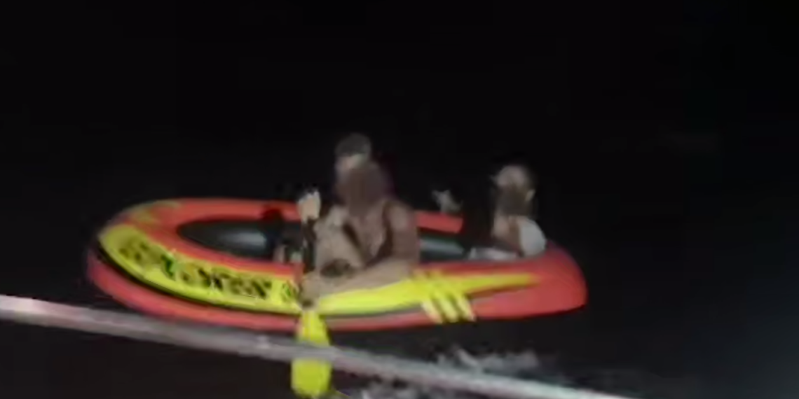 Двух подростков на лодке унесло в открытое море у берегов Ольгинки на Кубани