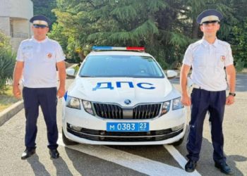 Полицейские пробились сквозь пробки и спасли ребенка с переломом в Сочи