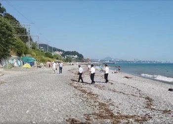 Без одежды не пройти: полиция массово штрафует нудистов в Сочи