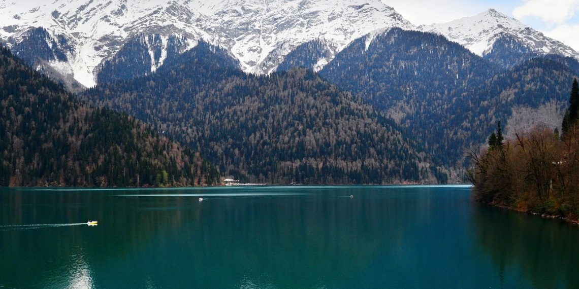 Власти обсуждают запуск морских рейсов между Сочи и Сухумом этим летом