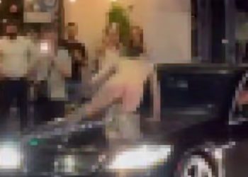 В Краснодаре голая девушка танцевала на капоте и чуть не подралась с водителем