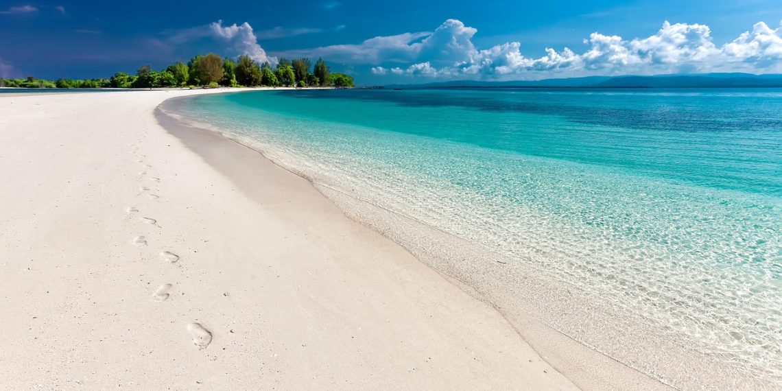 В Сочи опровергли слухи о массовом отравлении туристов на пляжах