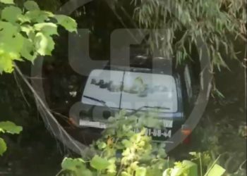 В Сочи пьяный мужчина утопил в реке угнанный внедорожник