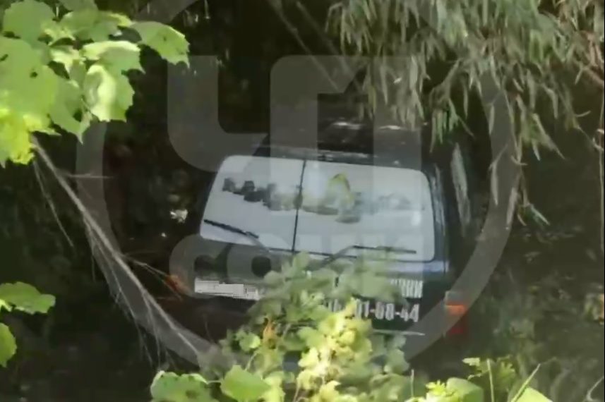 В Сочи пьяный мужчина утопил в реке угнанный внедорожник
