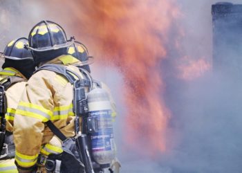 Пожар в Краснодаре охватил 900 квадратных метров