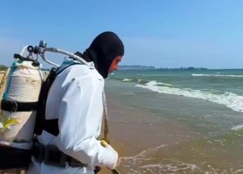 Со дна моря в Анапе подняли 115 мешков с мазутом 20 июля