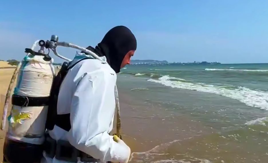 Со дна моря в Анапе подняли 115 мешков с мазутом 20 июля