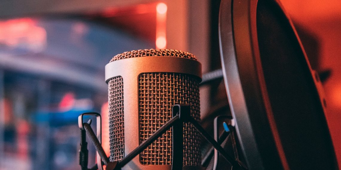 Лариса Долина шокировала фанатов своим откровенным нарядом в Сочи