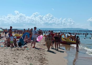 В Анапе отдыхающий едва не погиб, спасая девушку из морского тягуна