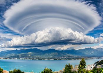 В Сочи заметили редкие аркадные облака: предвестники шторма или чудо природы?