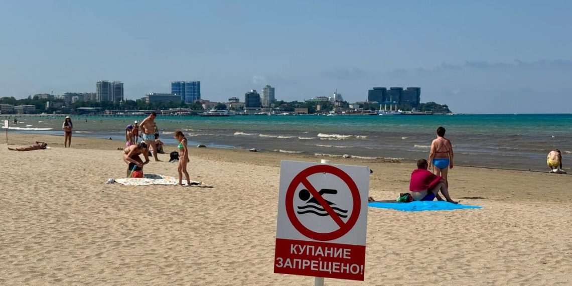 В Анапе выявили 9 пляжей с незаконной инфраструктурой в зоне ЧС