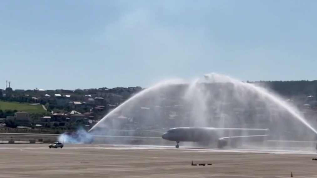 В аэропорту Геленджика приземлился первый за три года самолет из Москвы