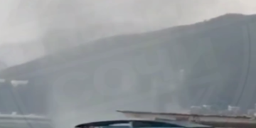 Смерч обрушился на пляж в Агое, переворачивая катамараны и пугая туристов