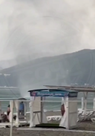 Смерч обрушился на пляж в Агое, переворачивая катамараны и пугая туристов