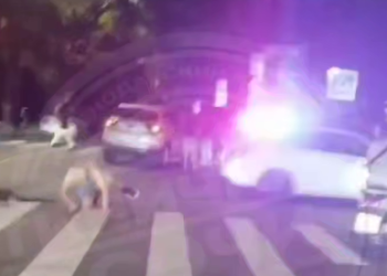 В Сочи невменяемый мужчина катался по дороге и спровоцировал ДТП