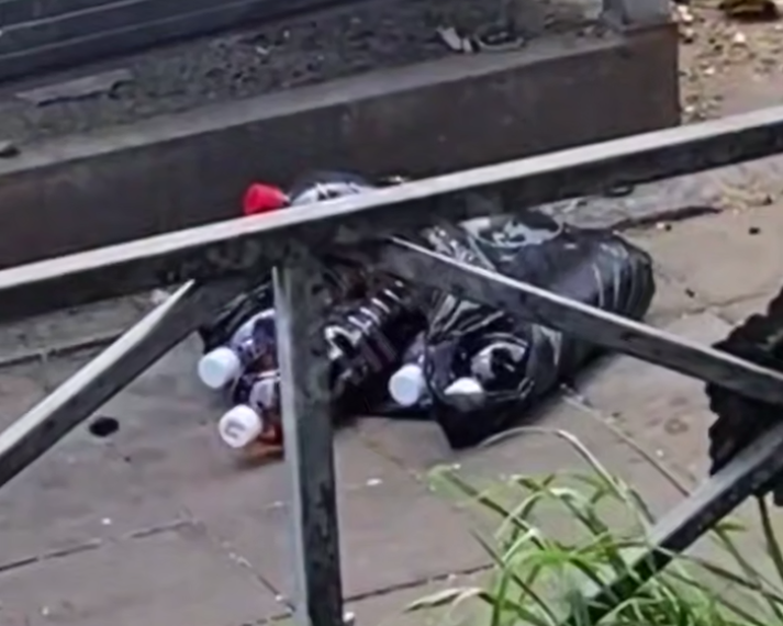 В Сочи отдыхающие массово избавляются от домашнего алкоголя, опасаясь отравления