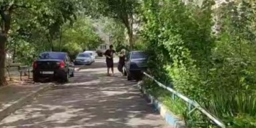 В Краснодаре неизвестный напал на пенсионерку, пытаясь воткнуть ей в шею палку