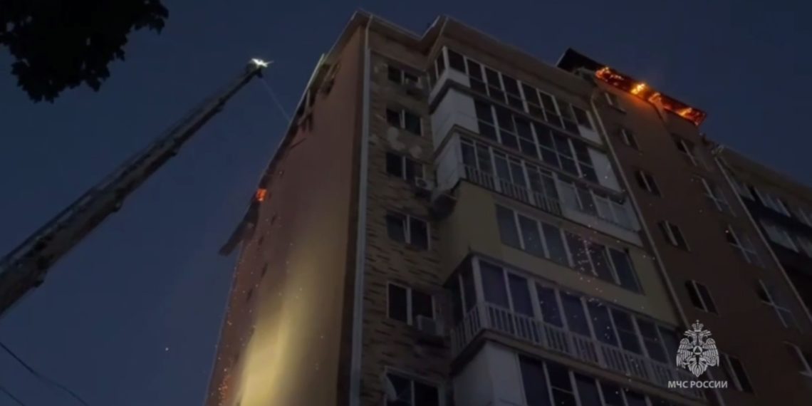 В Майкопе горел девятиэтажный дом на площади 900 «квадратов»