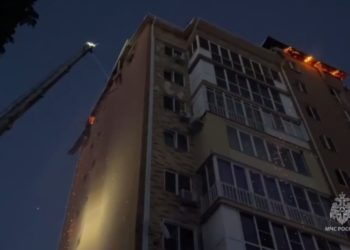 В Майкопе горел девятиэтажный дом на площади 900 «квадратов»