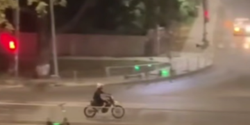 В Краснодаре по ночам подростки на питбайках троллят инспекторов ГАИ