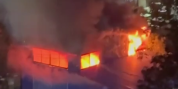 В Сочи жители поселка сообщают о трех взрывах и пожаре ночью 14 августа