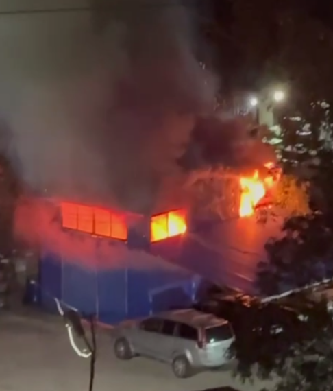 В Сочи жители поселка сообщают о трех взрывах и пожаре ночью 14 августа