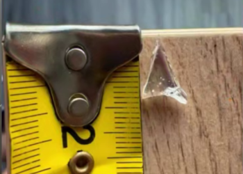 Краснодарка обнаружила стекло в твороге, который едва не съел ее ребенок