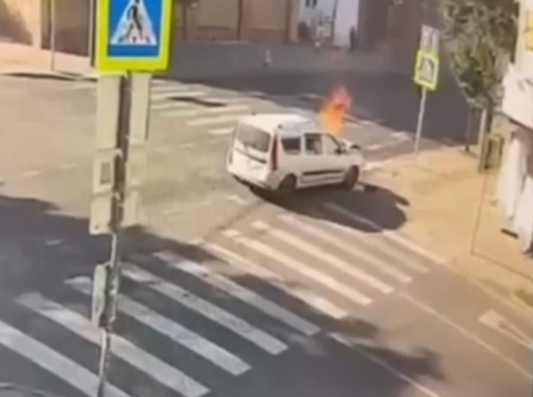 В Краснодаре момент огненного ДТП, в котором погиб водитель Лады, попал на видео