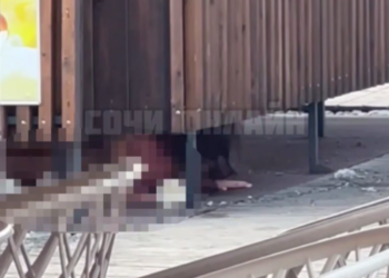 В Сочи парочка занялась сексом в пляжной раздевалке и попала на видео