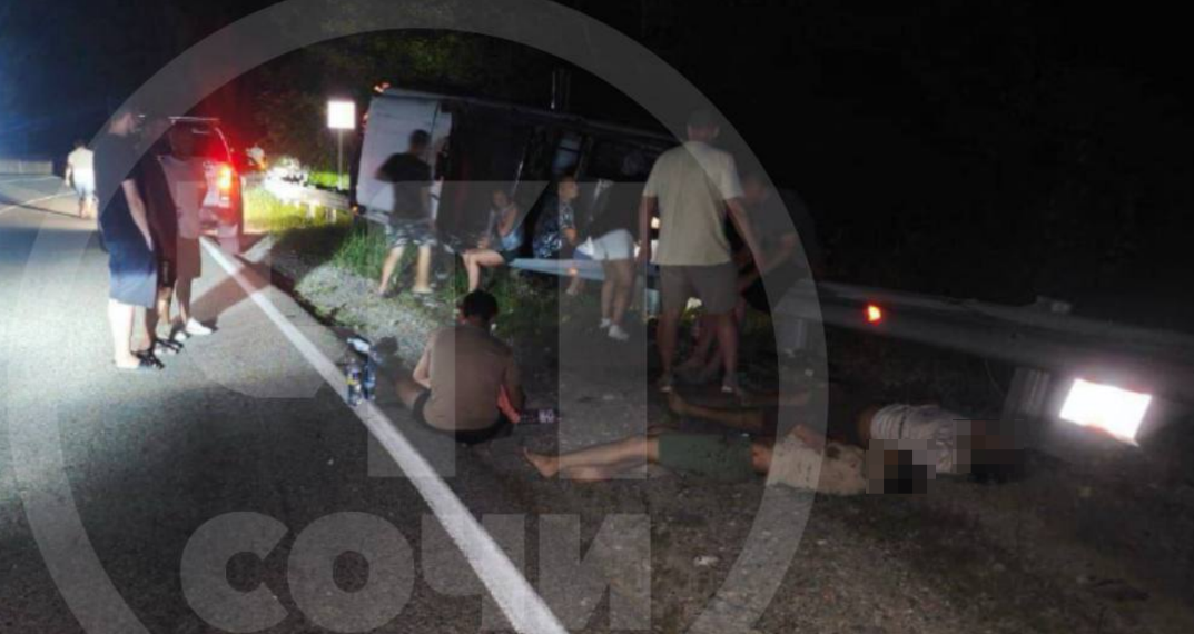 В Сочи два человека погибли при опрокидывании джипа