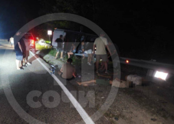 В Сочи два человека погибли при опрокидывании джипа