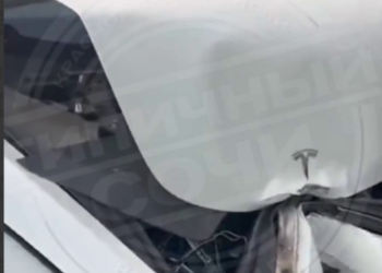 Tesla с армянскими номерами устроила «восстание» на сочинской набережной