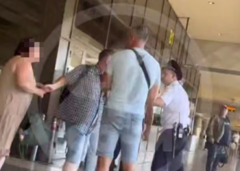 В Сочи только что прибывшие пьяные туристы устроили скандал в аэропорту