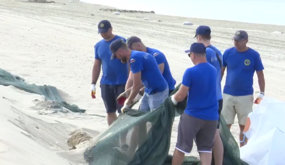 На Кубани приступили к уборке сетей после завершения работ по ликвидации мазута