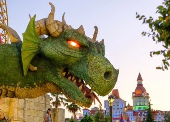 Лето в Сочи Парке завершится фестивалем День рождения Змея Горыныча