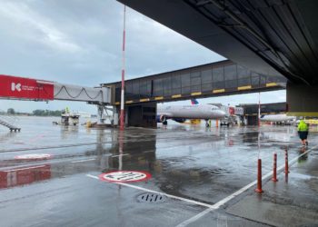 Спустя 2,5 часа в аэропорту Сочи сняты ограничения на прием и выпуск самолетов