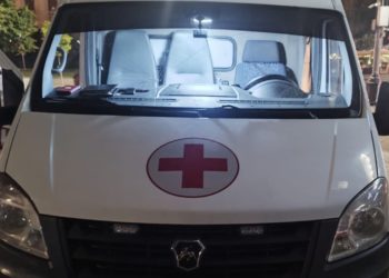 В Краснодаре сочинец разбил лобовое стекло автомобиля скорой помощи