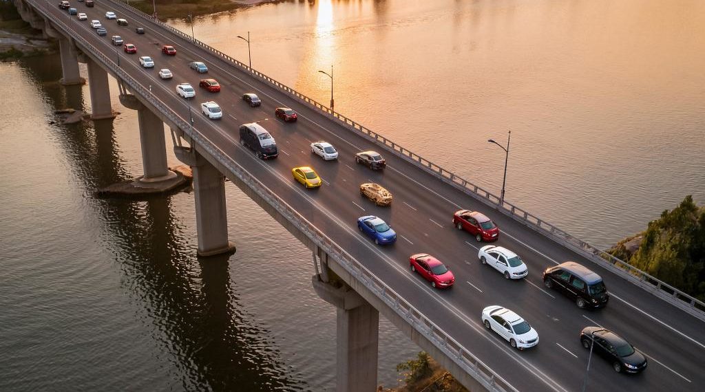 Движение по Яблоновскому мосту в Краснодаре восстановлено после перекрытия утром