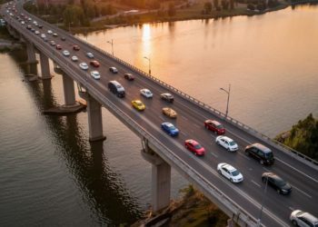 Движение по Яблоновскому мосту в Краснодаре восстановлено после перекрытия утром