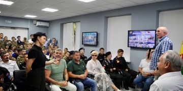 В Сочи юнармейцы встретились с легендами ВДВ в рамках Всероссийского проекта