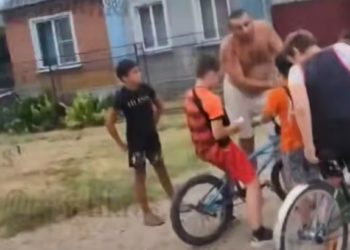 На Кубани мужчина угрожал отрезать уши ребенку